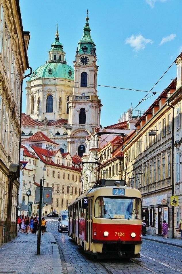 Prague & Vienna – 7 Days of European Charm