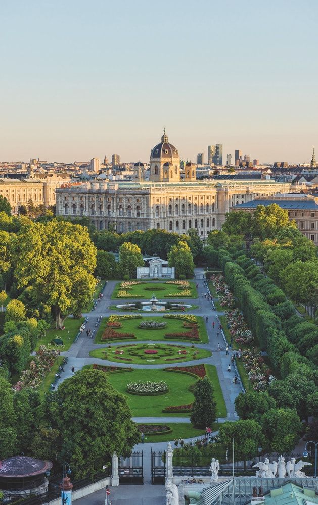 Prague & Vienna – 7 Days of European Charm